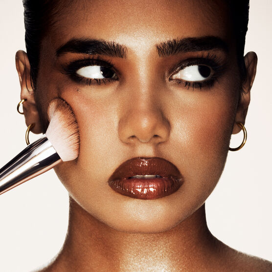 PINCEL DE BRONZER FENTY BEAUTY SUN STALK'R SOUFFLE